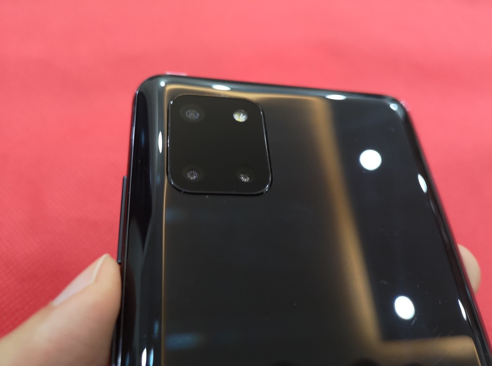 Trên tay Samsung Galaxy Note 10 Lite mới ra mắt tại Việt Nam - 4 Trên tay Samsung Galaxy Note 10 Lite mới ra mắt tại Việt Nam - 4