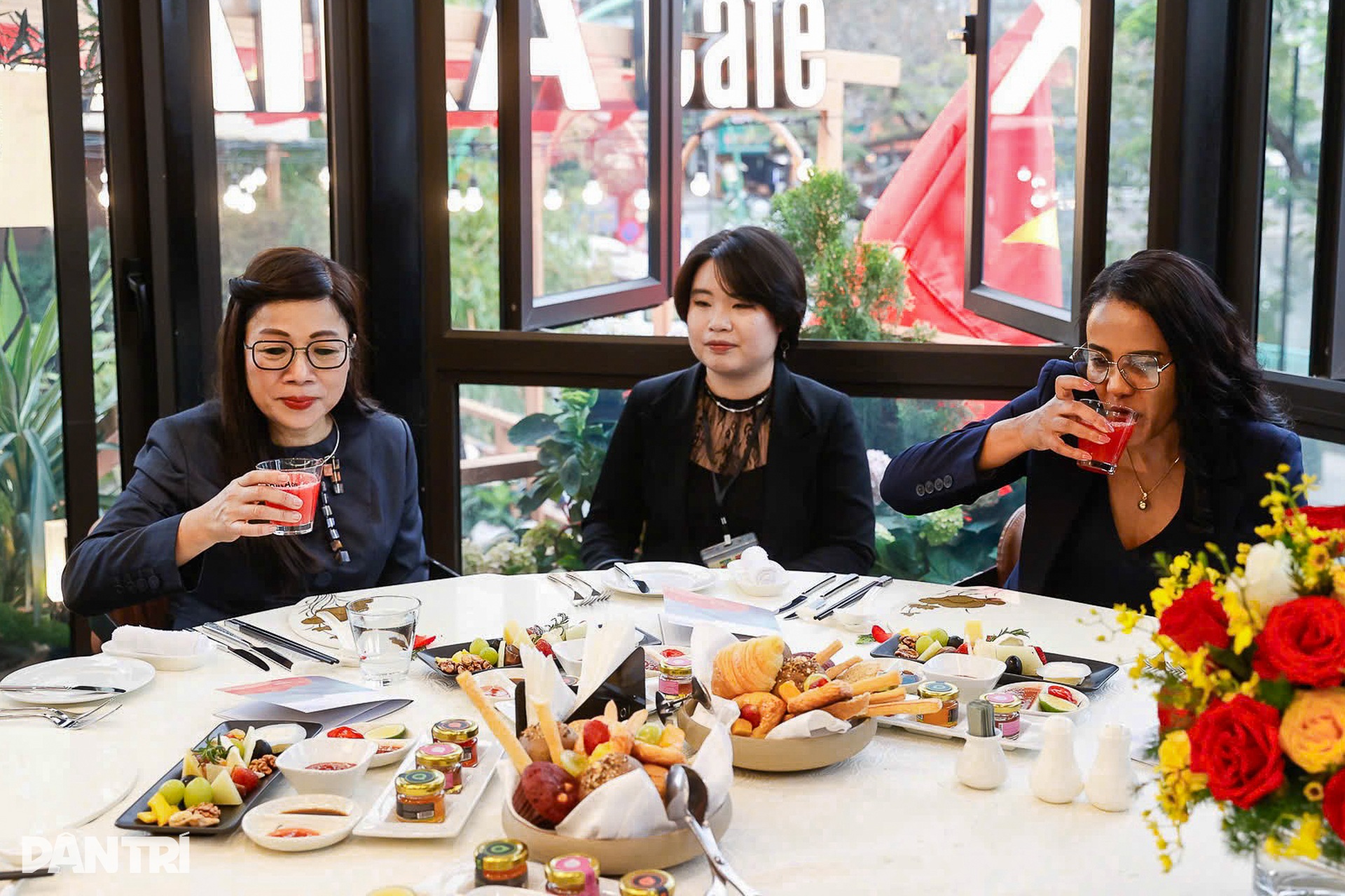 Thủ tướng Phạm Minh Chính cùng Thủ tướng Ethiopia thăm chùa Trấn Quốc - 12