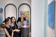 Họa sĩ 9x ra mắt triển lãm "Vũ điệu của trừu tượng"