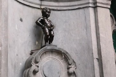 "Chú bé đứng tè" - Bức tượng mang tính biểu tượng của Bỉ