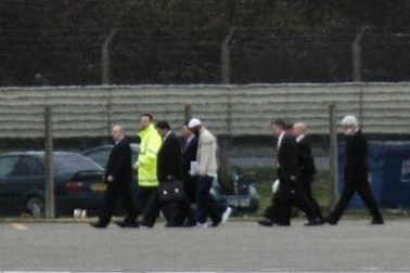 Tù nhân đầu tiên rời nhà tù Guantanamo 