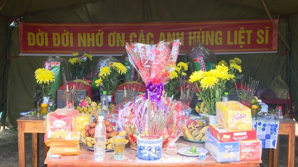 Phát hiện hài cốt liệt sĩ trong hòm gỗ, kèm tấm tôn ghi danh tính - 2 Phát hiện hài cốt liệt sĩ trong hòm gỗ, kèm tấm tôn ghi danh tính - 2