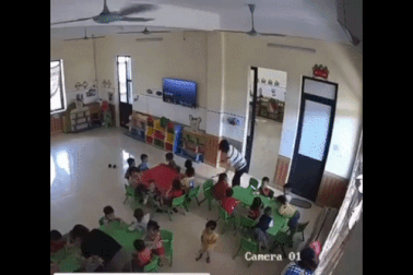 Phạt tiền, chuyển cô giáo tát, đá cháu bé 3 tuổi sang nấu ăn