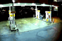 Trạm xăng thành “cầu lửa” vì tài xe mất lái