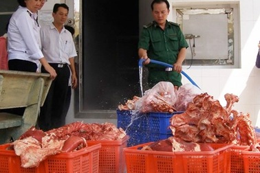 Tiêu hủy 840kg thịt bò bơm nước