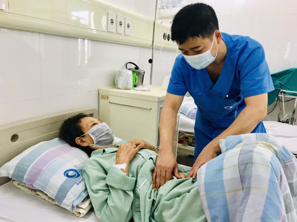 Triệu chứng giúp người phụ nữ phát hiện ung thư từ trong trứng - 2 Triệu chứng giúp người phụ nữ phát hiện ung thư từ trong trứng - 2