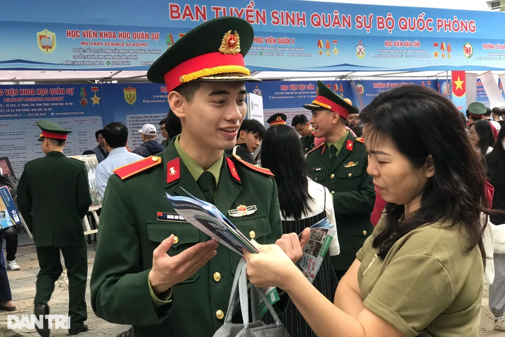 Thí sinh xét tuyển vào khối trường quân đội giảm 3 năm liên tiếp - 2 Thí sinh xét tuyển vào khối trường quân đội giảm 3 năm liên tiếp - 2
