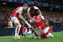 Arsenal thắng đậm PSV 4-0 ở trận ra quân Champions League