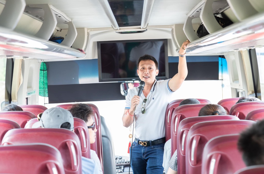 Nữ hướng dẫn viên du lịch dễ bị gạ tình - 2 Nữ hướng dẫn viên du lịch dễ bị gạ tình - 2