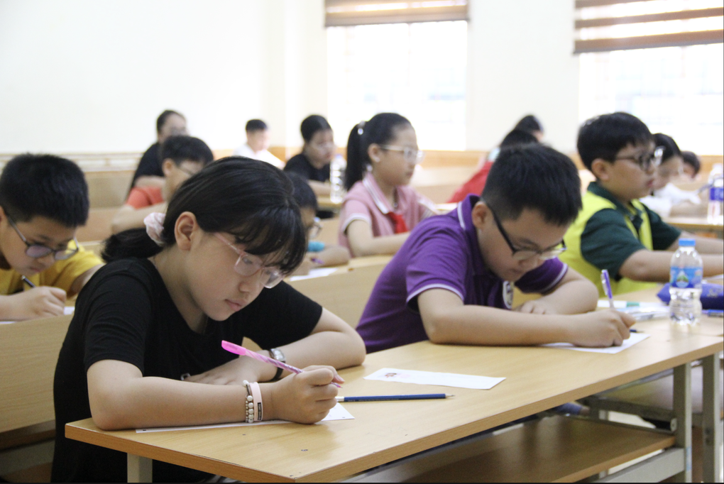 การแข่งขันที่ดุเดือดระหว่าง 1 ต่อ 16 เพื่อชิงตำแหน่งในโรงเรียน Gifted School ในฮานอย - 3 Cam go 1 chọi 16 tranh suất vào Trường Năng khiếu ở Hà Nội - 3