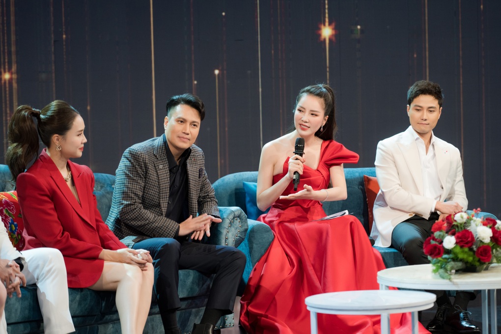 Á hậu Thụy Vân: NSND Công Lý đang rất áp lực - 2 Á hậu Thụy Vân: NSND Công Lý đang rất áp lực - 2