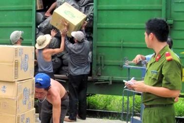 Phát hiện 2 tàu lửa chở hàng nghi nhập lậu