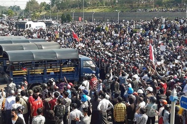 Hai "cú sốc" đẩy kinh tế Myanmar tới bờ vực sụp đổ