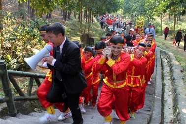 Không nên hình thức, phô trương lãng phí