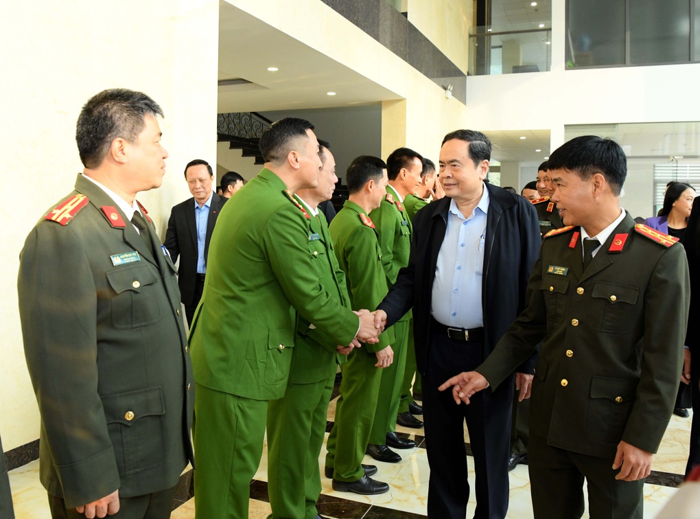 Chủ tịch Quốc hội thăm, tặng quà lực lượng vũ trang, nhân dân tỉnh Yên Bái - 1 Chủ tịch Quốc hội thăm, tặng quà lực lượng vũ trang, nhân dân tỉnh Yên Bái - 1