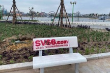 Bắt tạm giam 2 đối tượng phun sơn in quảng cáo cờ bạc lên ghế đá