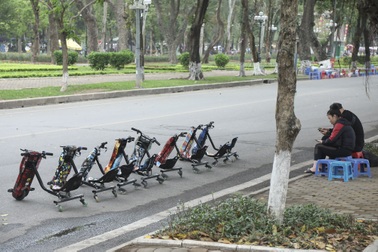 Hà Nội: Phố đi bộ xa trung tâm ế ẩm, vắng khách