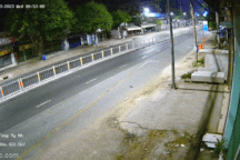 Xe container lao vào hai nhà dân ở TPHCM