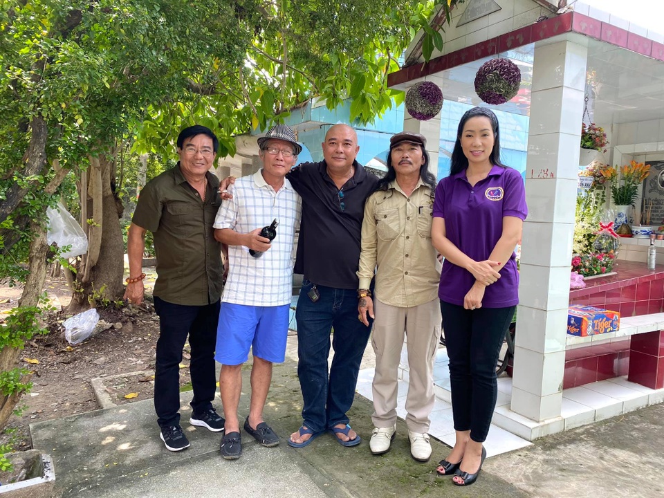 Trịnh Kim Chi, Lê Tuấn Anh tưởng nhớ 24 năm Lê Công Tuấn Anh qua đời - 7 Trịnh Kim Chi, Lê Tuấn Anh tưởng nhớ 24 năm Lê Công Tuấn Anh qua đời - 7
