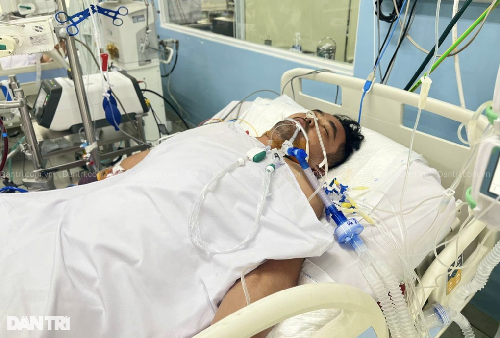 Cha mẹ nghèo bật khóc: “Chỉ cần con được sống, tôi làm trâu ngựa cũng được” - 2 Cha mẹ nghèo bật khóc: “Chỉ cần con được sống, tôi làm trâu ngựa cũng được” - 2