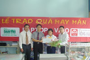 “Thế giới học đường” số 2 trao máy tính Sony Vaio 