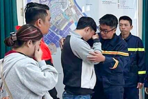 Phượt thủ nhớ tô mì nóng dưới vực sâu, xúc động ôm chầm từng ân nhân