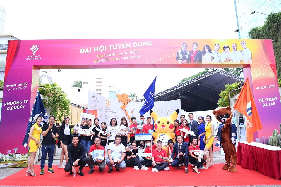 Hàng nghìn ứng viên dự đại hội tuyển dụng bất động sản lớn nhất - 1 Hàng nghìn ứng viên dự đại hội tuyển dụng bất động sản lớn nhất - 1