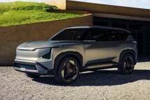 Kia EV5 được chốt lịch ra mắt, thiết kế cửa mở ngược như Rolls-Royce