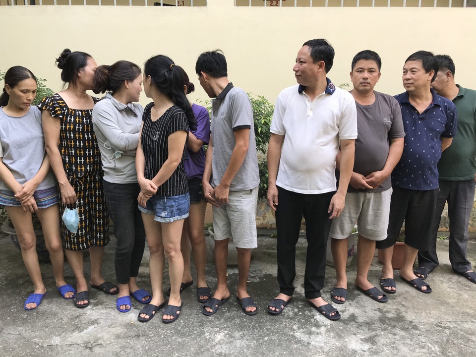 Triệt phá “sới” bạc giữa khu dân cư - 1 Triệt phá “sới” bạc giữa khu dân cư - 1