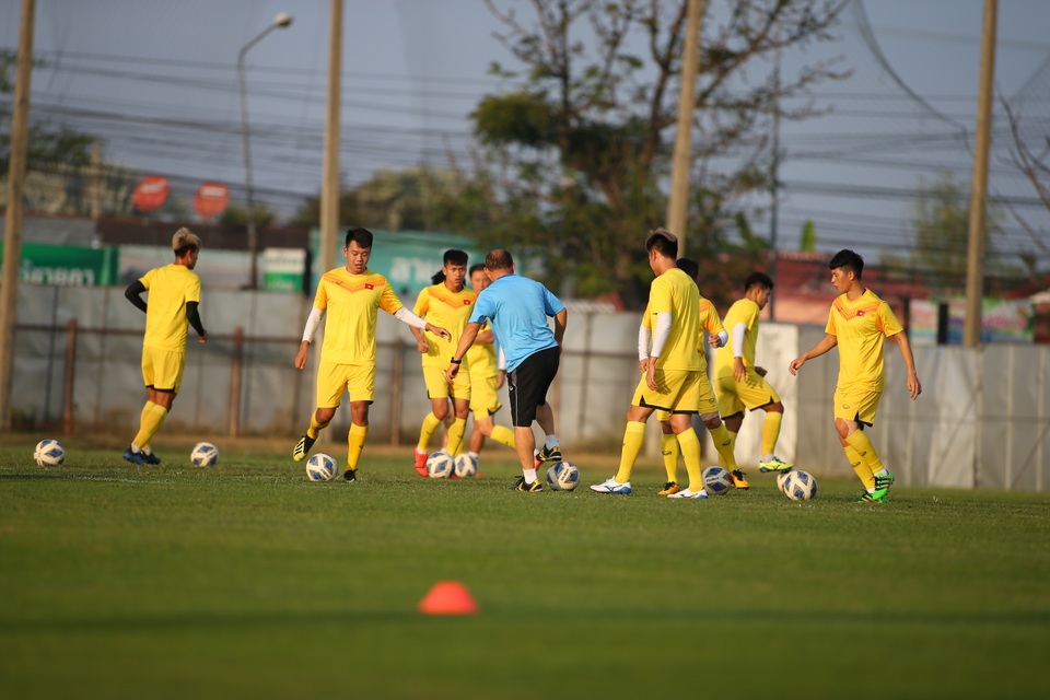 U23 Việt Nam luyện bóng bổng, sẵn sàng đấu U23 UAE trận ra quân - 7