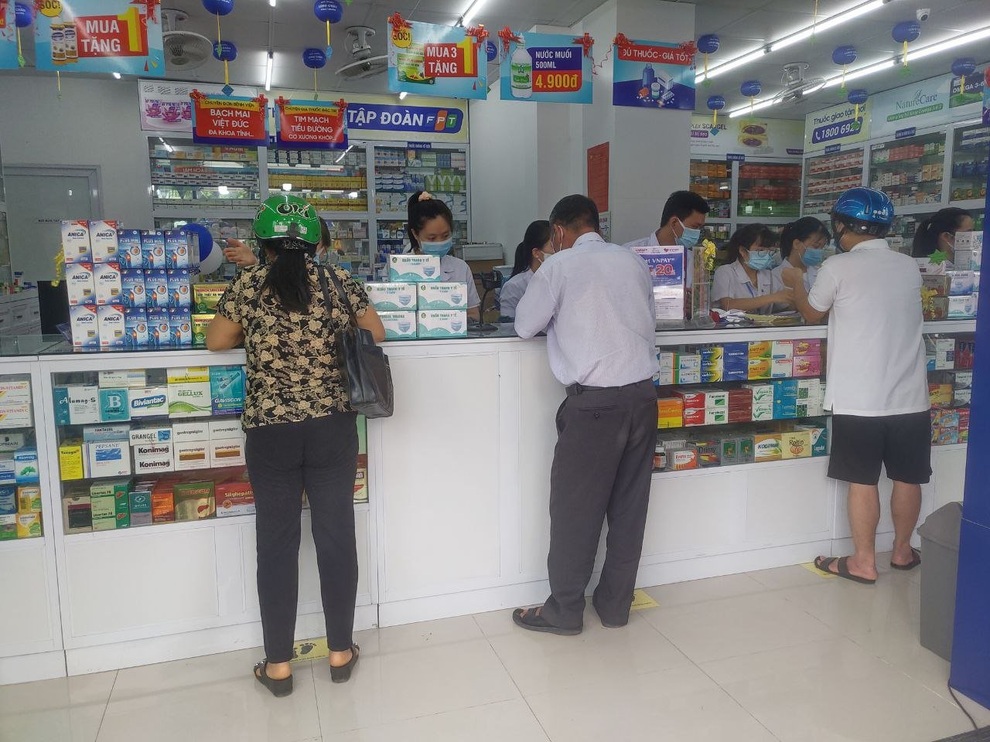 Nhà thuốc FPT Long Châu đồng hành cùng cộng đồng trong đại dịch Covid-19 - 3 Nhà thuốc FPT Long Châu đồng hành cùng cộng đồng trong đại dịch Covid-19 - 3