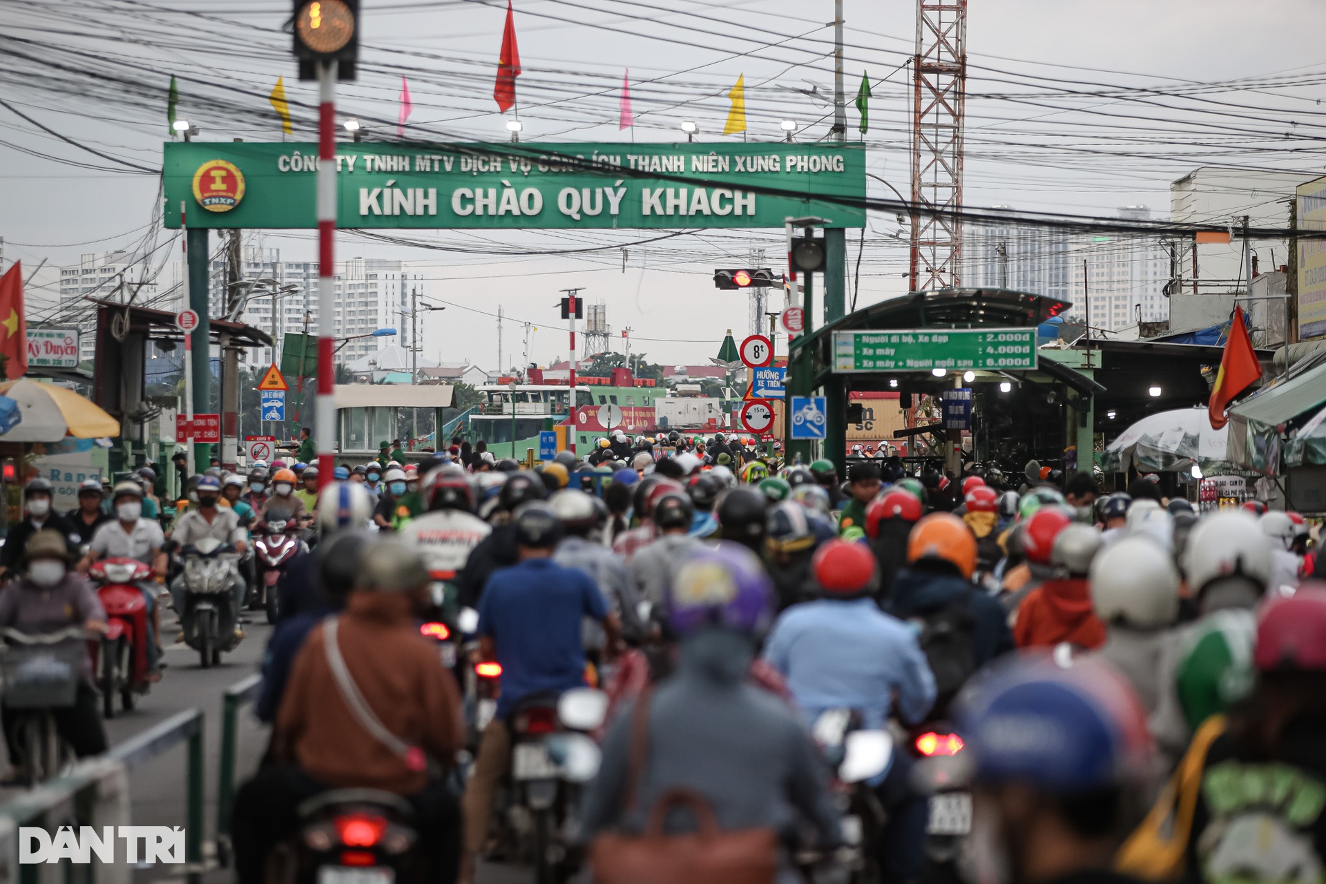 Cửa ngõ TPHCM kẹt xe nghiêm trọng khi người dân đổ về sau kỳ nghỉ lễ - 7 Cửa ngõ TPHCM kẹt xe nghiêm trọng khi người dân đổ về sau kỳ nghỉ lễ - 7
