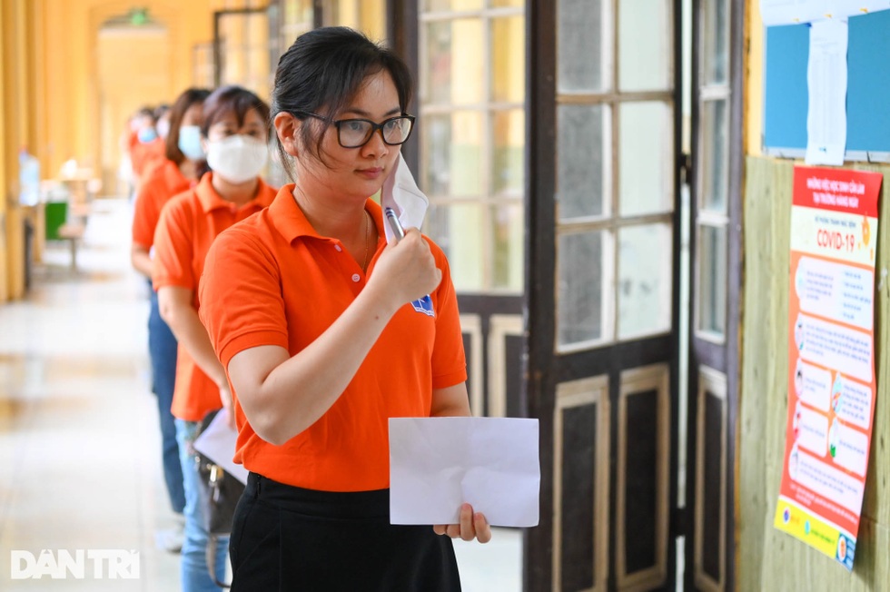 Diễn tập xử lý tình huống thí sinh thi tuyển vào lớp 10 nghi mắc Covid-19 - 7 Diễn tập xử lý tình huống thí sinh thi tuyển vào lớp 10 nghi mắc Covid-19 - 7