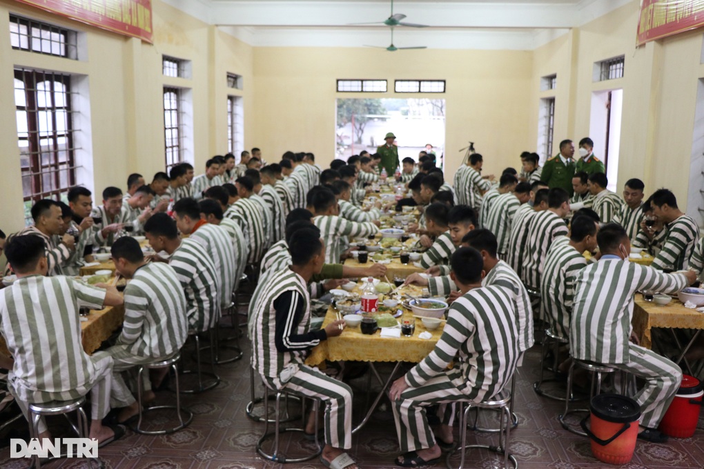 Đón Tết ở tù: Mẹ ơi, con sai rồi... - 3 Đón Tết ở tù: Mẹ ơi, con sai rồi... - 3