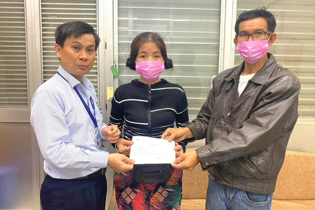 Hai ca ngộ độc botulinum rời Bệnh viện Chợ Rẫy, viện phí hơn 300 triệu đồng - 1 Hai ca ngộ độc botulinum rời Bệnh viện Chợ Rẫy, viện phí hơn 300 triệu đồng - 1
