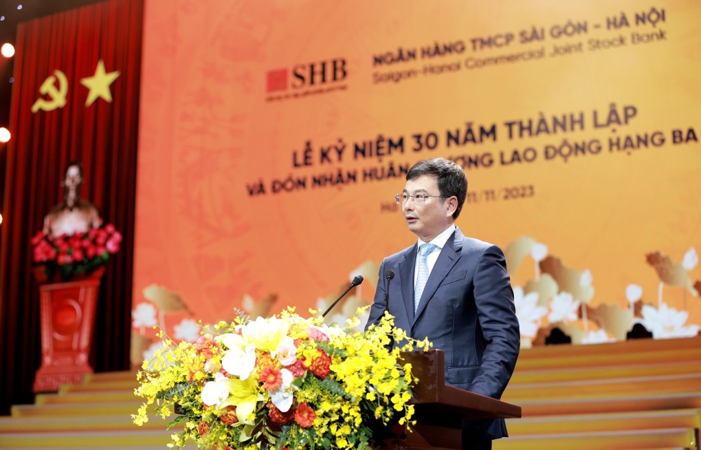 SHB nhận Huân chương Lao động hạng Ba nhân kỷ niệm 30 năm thành lập - 2 SHB nhận Huân chương Lao động hạng Ba nhân kỷ niệm 30 năm thành lập - 2