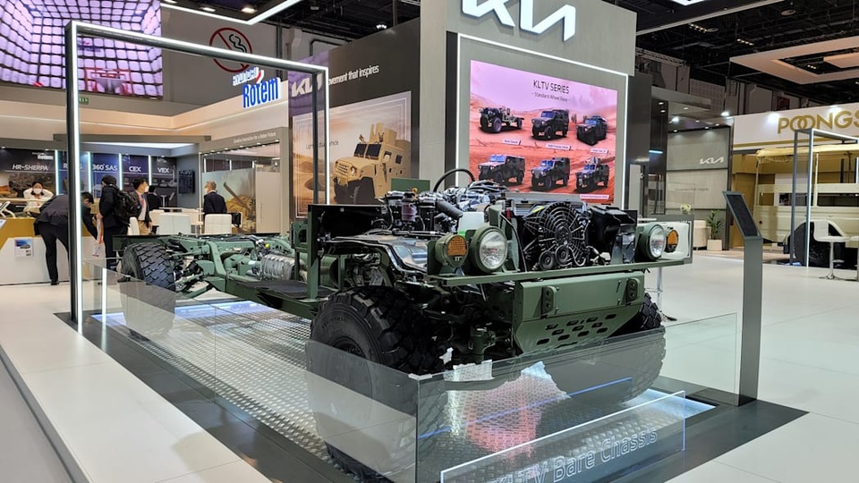Kia gây bất ngờ khi ra mắt xe quân sự hầm hố - 2 Kia gây bất ngờ khi ra mắt xe quân sự hầm hố - 2