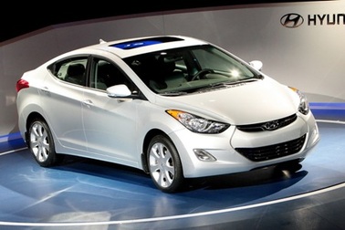 Hyundai Elantra Coupe không cạnh tranh Civic Coupe bằng giá 