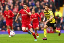 Liverpool, Man City so kè từng điểm trong cuộc đua "song mã"