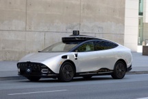 Xe điện tự lái “made by VinFast” gây chú ý ở Trung Đông