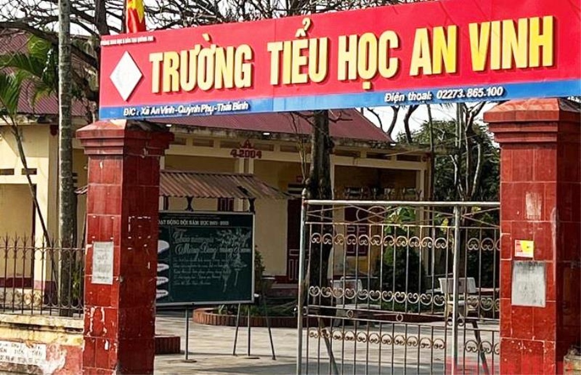 Thầy giáo dạy tiếng Anh sàm sỡ nữ sinh lớp 4 trong giờ học - 1 Thầy giáo dạy tiếng Anh sàm sỡ nữ sinh lớp 4 trong giờ học - 1