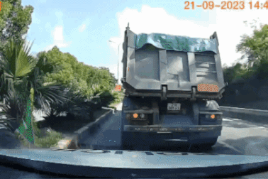 Tài xế bị phạt 7 triệu đồng vì không nhường đường cho xe ưu tiên