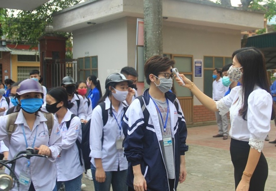 Học sinh hào hứng trở lại trường học sau “kỳ nghỉ bất đắc dĩ” - 2 Học sinh hào hứng trở lại trường học sau “kỳ nghỉ bất đắc dĩ” - 2