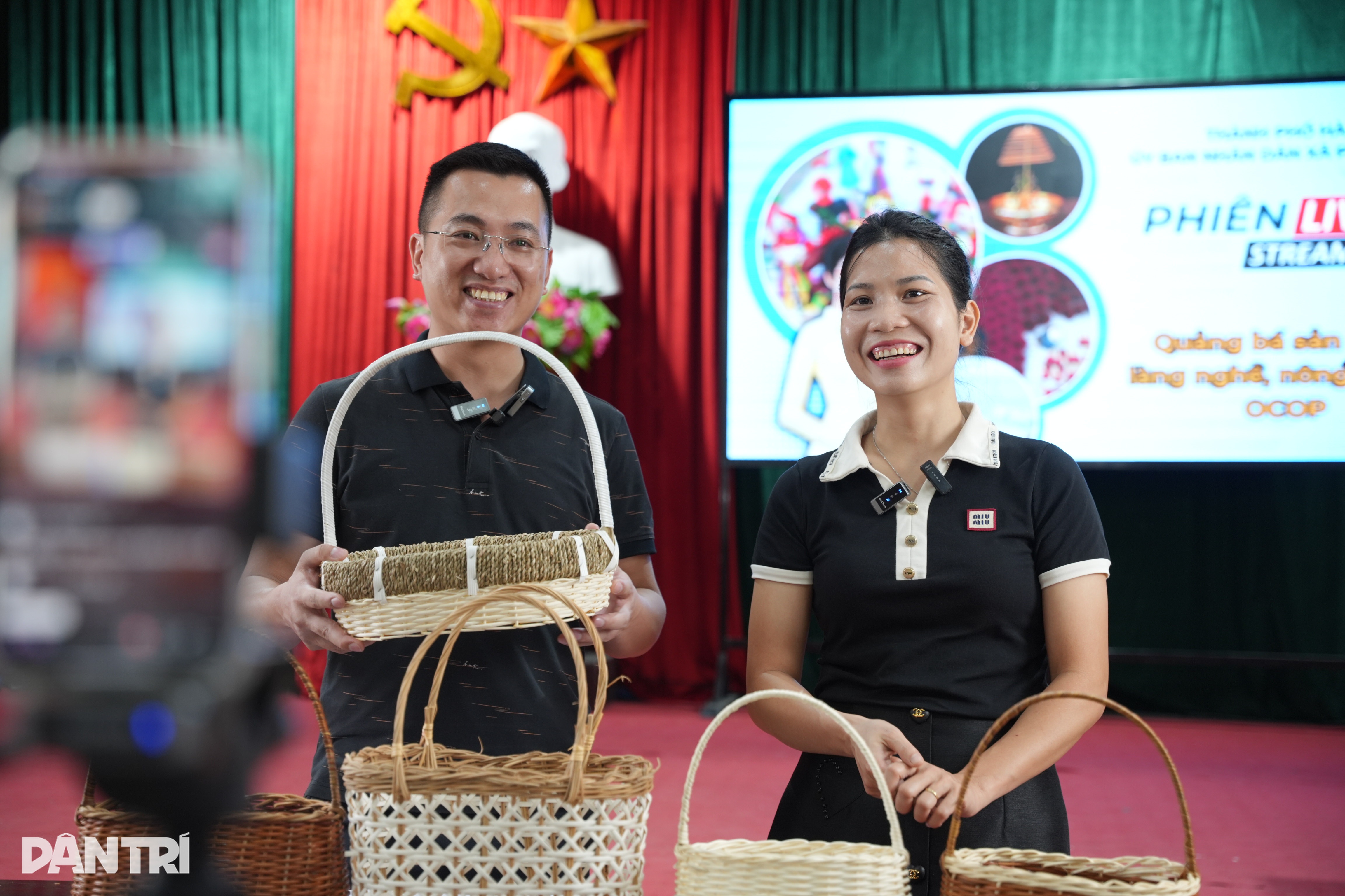 Về nơi cả làng học livestream, nghệ nhân U70 dùng AI quảng cáo - 11