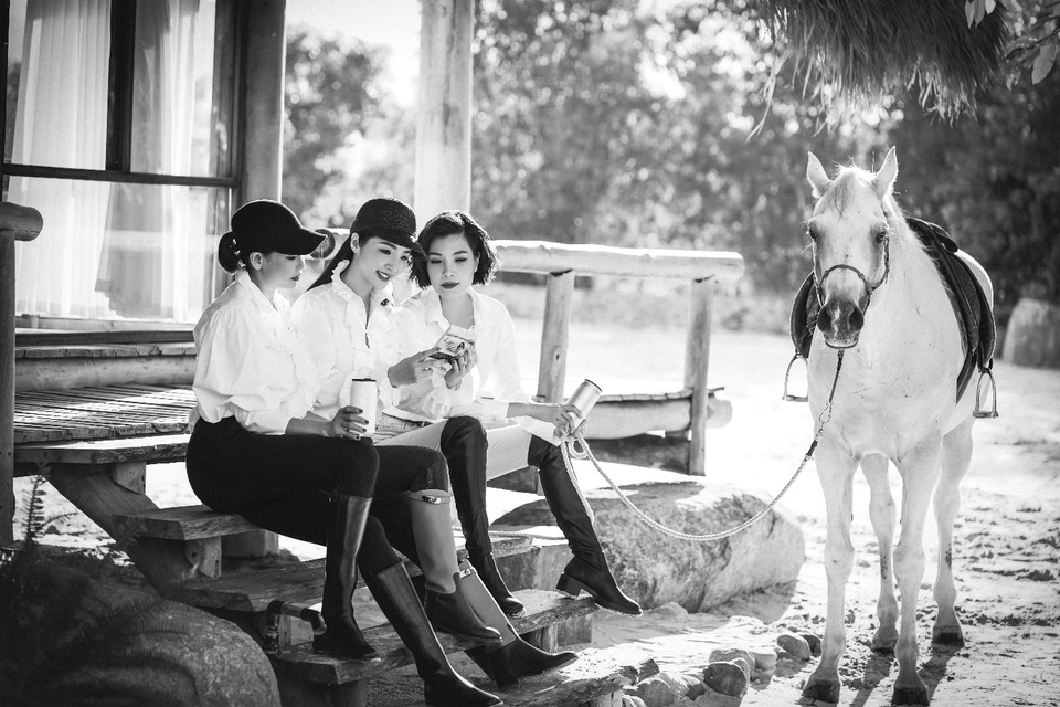 Tứ đại mỹ nhân Việt quý phái trong bộ ảnh đen trắng - 4 Tứ đại mỹ nhân Việt quý phái trong bộ ảnh đen trắng - 4