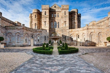 Giới nhà giàu Trung Quốc đổ xô mua lâu đài ở châu Âu