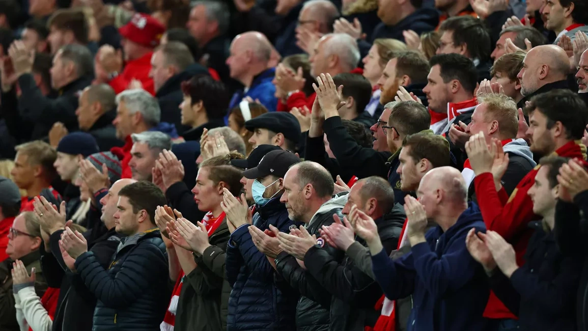 Hành động cực đẹp của CĐV Liverpool để xoa dịu nỗi đau của C.Ronaldo - 1 Hành động cực đẹp của CĐV Liverpool để xoa dịu nỗi đau của C.Ronaldo - 1