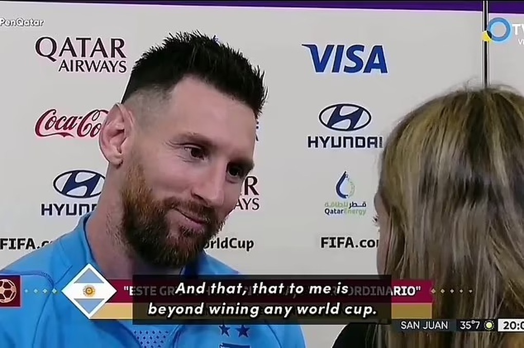 Ánh mắt dịu dàng đốn tim của Messi khi nghe nữ phóng viên khen nức nở - 1 Ánh mắt dịu dàng đốn tim của Messi khi nghe nữ phóng viên khen nức nở - 1