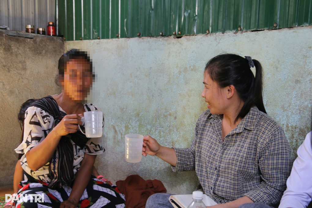 Chuyện ở làng phụ nữ chếnh choáng từ sáng sớm, đàn ông tơ tướp vì rượu - 4