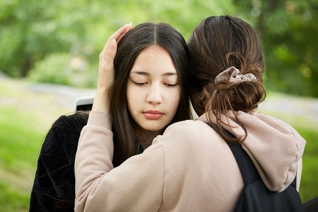 Bé gái nhanh trí nói một câu để tự cứu mình khi bị kẻ xấu tiếp cận - 1 Bé gái nhanh trí nói một câu để tự cứu mình khi bị kẻ xấu tiếp cận - 1